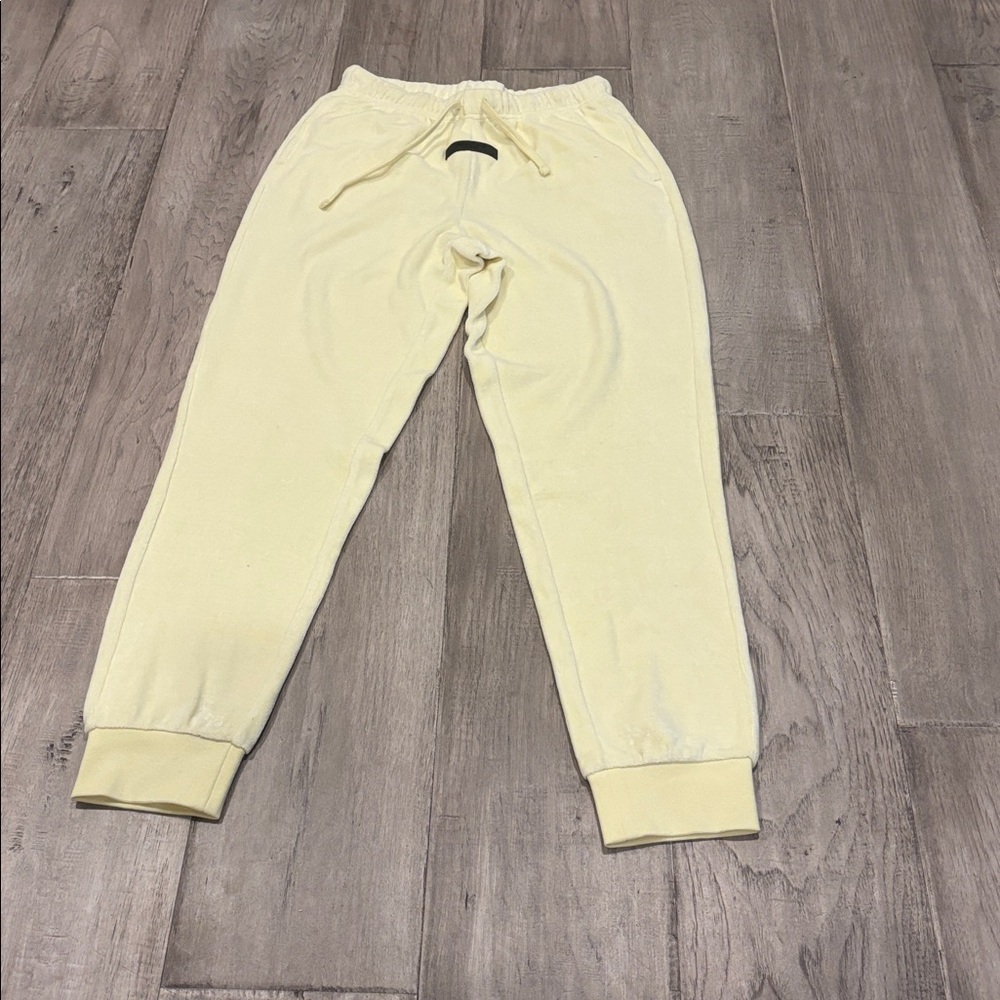 Essentials Fear of God brand new Yellow Jogger Sweatpants never worn. Like New!